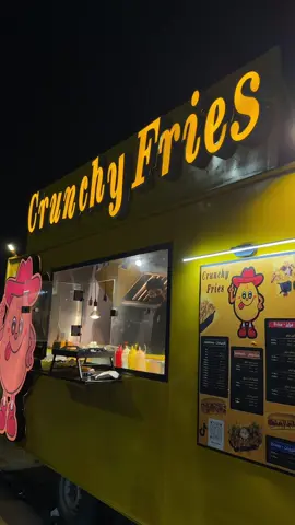 تحذيييير هذا الترك حيكون ادممااان⚠️⚠️  @Crunchy fries  مو اول زياره لنا فعليًا الذ ترك بطاطس جربناه😋 البطاطس ملغممه صوصات وفيها بهارات رهيبه👌🏻وعندهم كمان هوت دوق لذييذ وهذا الفرع الجديد لهم في المحمديه 📍ضرورري تزوروهم #جدة #المحمدية #فود_ترك #بطاطس #لحم 