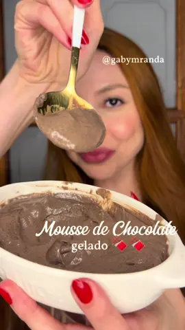 Mousse de Chocolate gelado 🍫 ✨whey de chocolate branco @DUX Human Health  15% OFF com o 🏷️cupom: GABYMIRANDA  ✨ Dica importante: Sugiro o whey de chocolate branco porque ele é neutro e perfeito para encaixar em várias receitas fit. Aquele item que não tem erro para começar 2026 com escolhas certas 🧡 ✨ Modo de preparo: 	1.	Em um recipiente, misture os ingredientes até formar um creme homogêneo. 	2.	Leve ao congelador por cerca de 1 horas ou até ficar com textura de mousse. Vocês não têm noção do quanto isso ficou bom… refrescante, leve e MUITO fácil 🧡 E já me segue para mais receitas fáceis e fit ✨ #verãodux #duxhumanhealth #saudepoderosa #duxnotiktok 