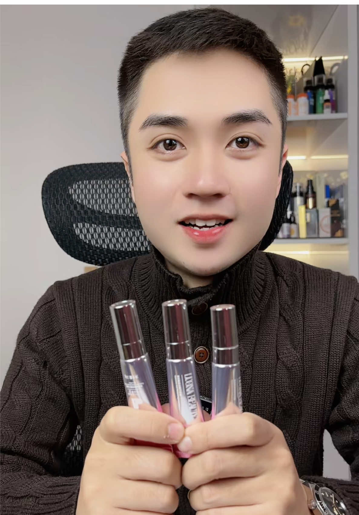 Son dưỡng môi Luna. Giúp bờ môi căng bóng, mịn màng. Hỗ trợ giảm thâm. Giúp môi hồng hào tươi tắn. Chỉ 140k!!