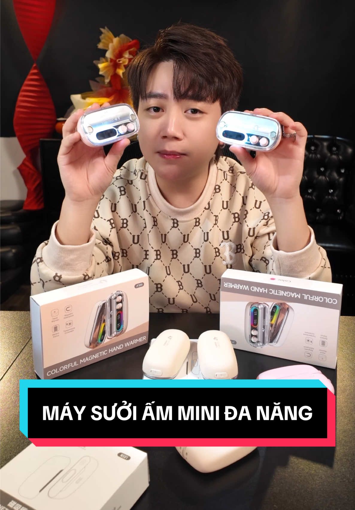 Ko những sưởi ấm lòng bàn tay mà còn có thể dùng để massage cổ vai gáy và vùng bụng mỗi khi tới tháng , món quà ý nghĩa cho người thân luôn ae à  #minhtrireview #minhtrireviewcosaonoivay #maysuoi #maysuoicamtay #maysuoimini 