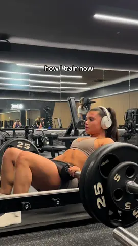 the way my glutes have grown since I switched up how I train 😮‍💨 lightening up the weight and slowing down my reps, lifting them with control rather than rushing through trying to get a pb, has honestly changed the game for me. #CapCut #gymgains #trainingtips 