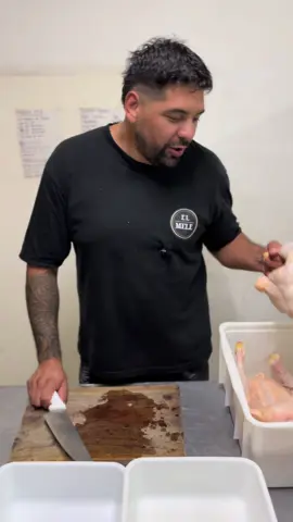 En Autoservicio El Mele el pollo se troza en el momento 🔪🐔 Fresco, prolijo y como a vos te gusta: pechuga, pata muslo, alitas… todo bien separado y listo para cocinar 👌 Nada de bandejas viejas ni cortes dudosos: calidad, frescura y buena atención todos los días. 📍Pasá por El Mele y llevate el pollo ya trozado, más fácil, más práctico y más rico 🔥 #paratiiiiiiiiiiiiiiiiiiiiiiiiiiiiiii #graciasporelapoyo #granja #atencionalcliente #atencion 