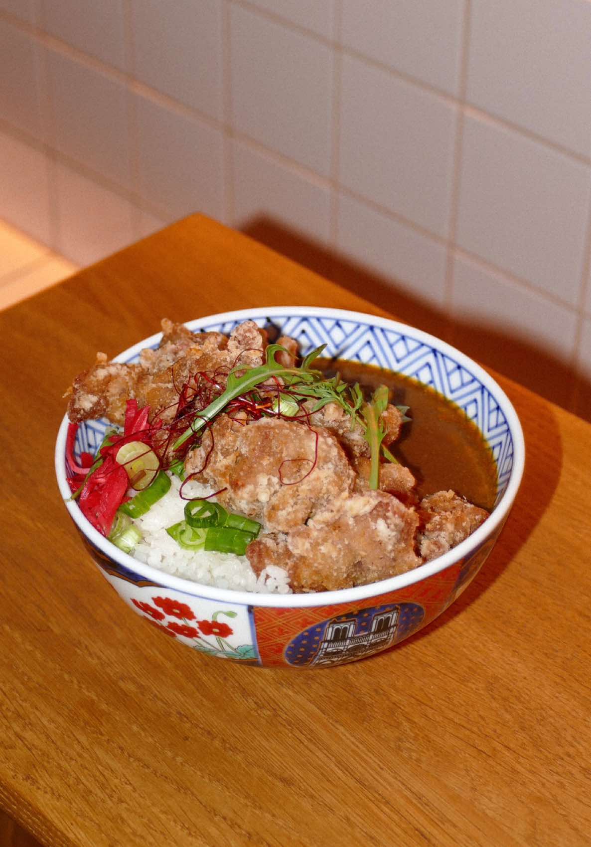 Curry cravings ? 🍛 Enjoy our Japanese curry at Yujin, chicken, beef, or vegetables 🥢 #yujin #restaurantjaponais #japanesefood #parisfood 