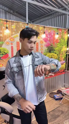 Màu em mặc là xám nhạt 🥰🥰#xuhong #taimilo #1 #aokhoacjean 