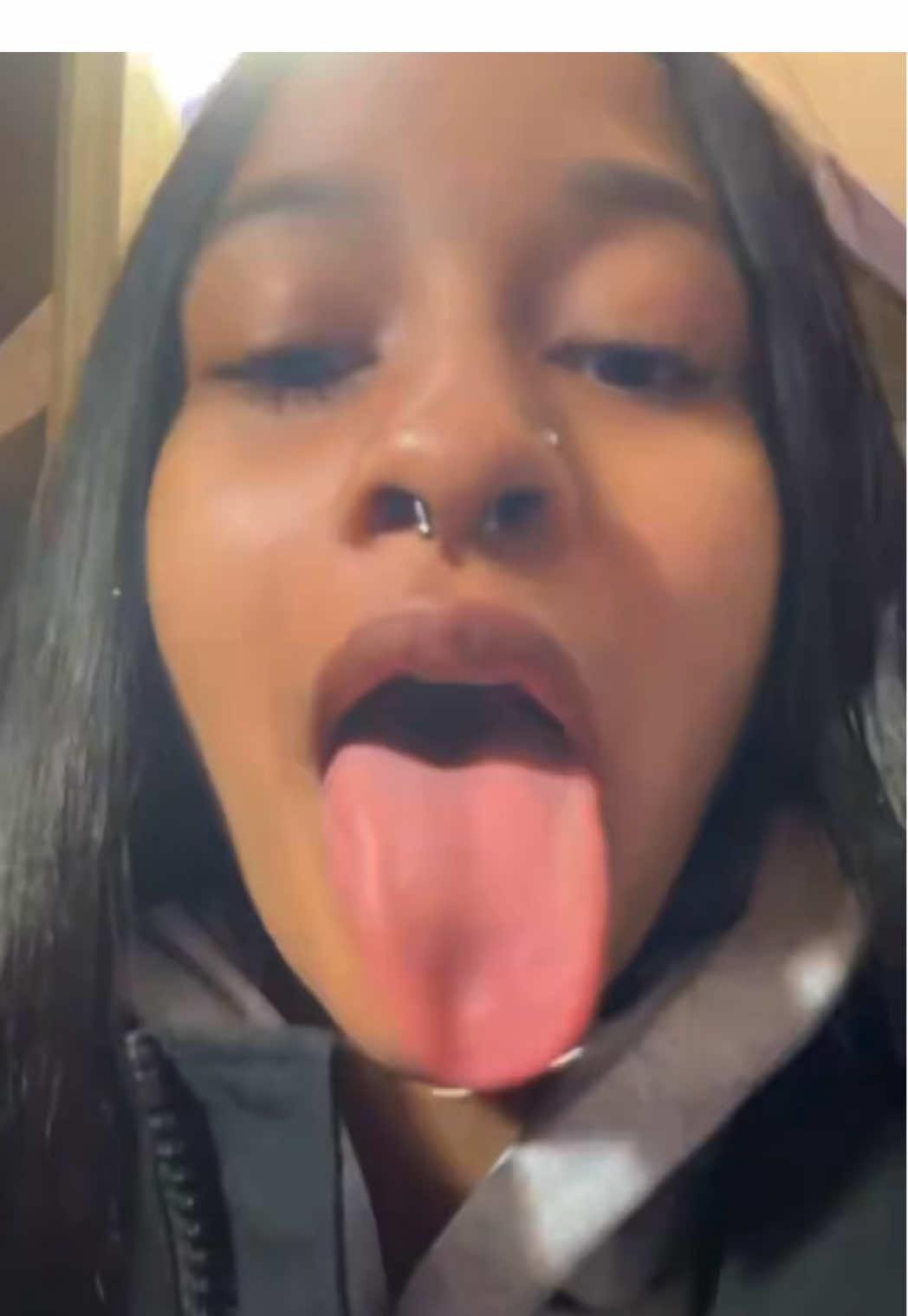 #ebonydsl #biglips #asmrtriggers #plumplips #prettylips 