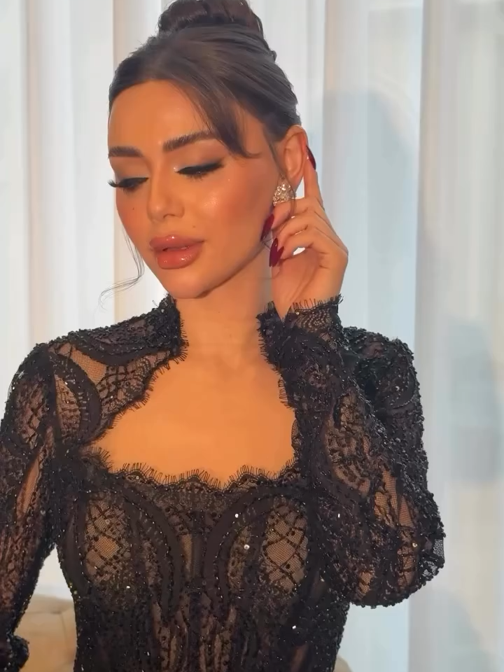 Step into elegance with this stunning black lace evening gown.🖤 Featuring delicate lace, a flattering fitted silhouette, and a soft sheer neckline, this dress is made for unforgettable nights. Perfect for formal events, galas, weddings, and special occasions.💖 . . . . . #promdress #promdresses #promdress2026 #graduationdresses #evenıngdress #eveningdresslong #eveningdresssewa #eveningdresseslong @   diva_w_dresses