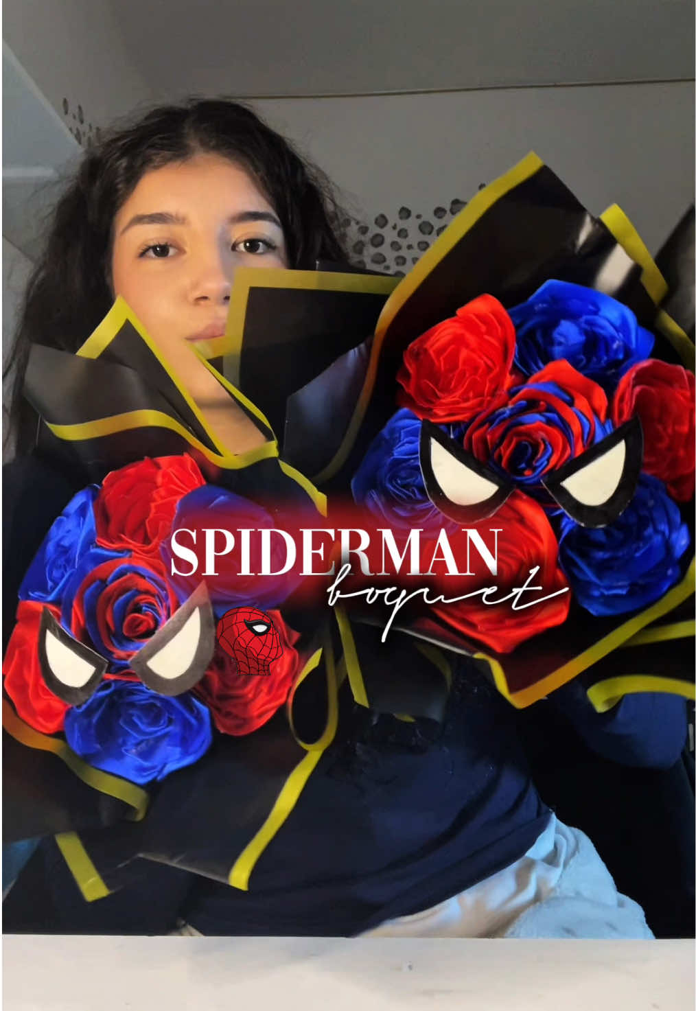 spiderman bouquet tutorial❤️💙 #bouquettutorial #ribbonflowerbouquet #idearegalosanvalentino #rosebouquet #spidermanbouquet❤️💙 