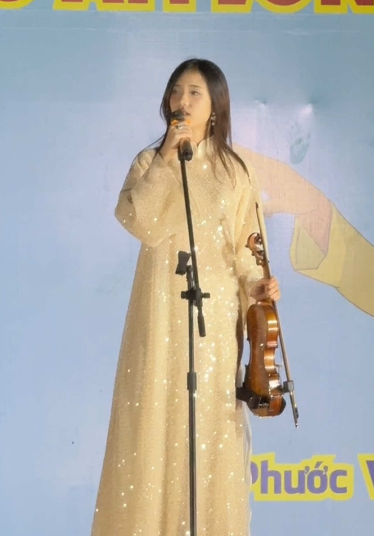 Mời cô chú lắng nghe bài hát “Hello Việt Nam” do IZARA trình diễn trong chương trình Xuân Biên Phòng Ấm Lòng Dân Bản tại Phước Vinh (Tây Ninh) tối qua ạ! 🥰 #IZARA #fyp 