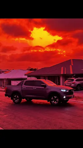 Sky on fire 🔥 #@Logan.golding_ #fyp #bt50 #4jj3saustralia #4jj3 #cars 