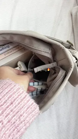 The perfect everyday hobo bag for university/work is here🙋‍♀️#bagsmart #bagsmartmy #hobobag #begmurah 
