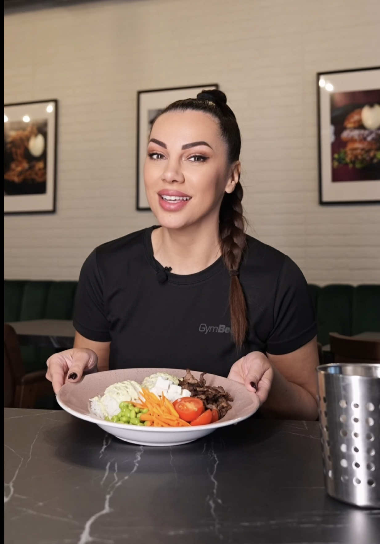 Kako volim doći u Osijek! A pogodite gdje sam se opet vratila na klopu — Točno! Morsel Street Food 🤩 Početak je godine i počelo se jesti clean, ali u Morselu su i fitness obroci brutalna delikatesa. Njam!!! Morsel Street Food, Osijek Ul. Stjepana Radića 26a Tel: 031 654 045 Video by @Matej Volarevic  #Morsel #Osijek #StreetFood #HealthyFood #Foodie