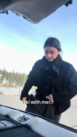 love winter for this reason only 🥲 #skiing #fyp #vibes #karinadeltoro 