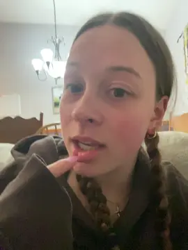3 minutes of toe tickling