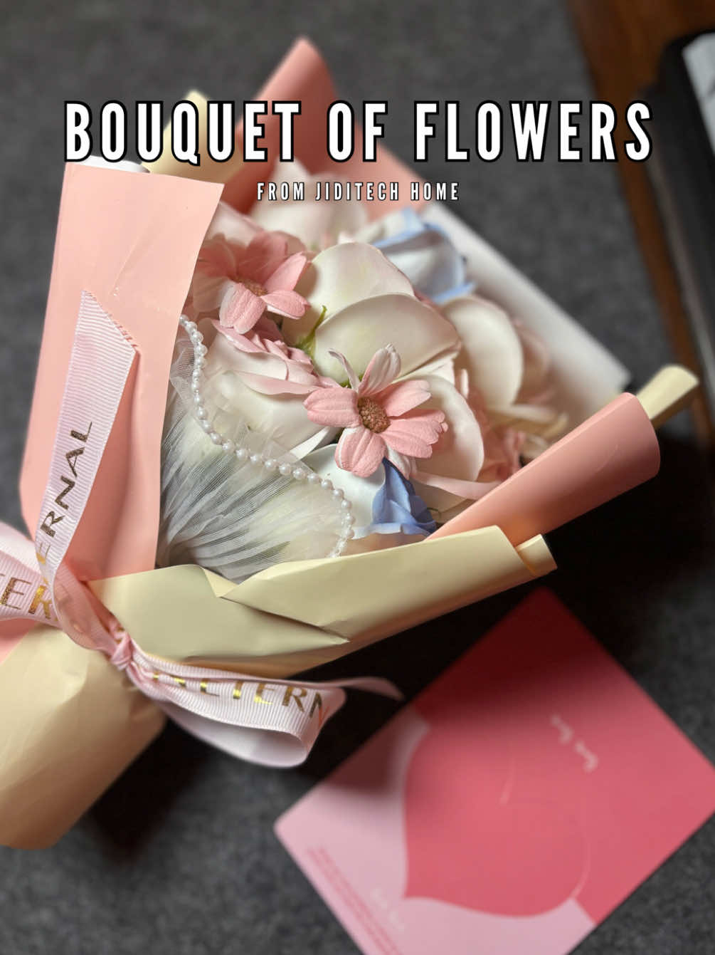Isa to sa mga simpleng bagay sa pwede ibigay this coming valentines na super ma-aappreciate ng pagbibigyan niyo!  #aestheticflowers  #artificialflowers  #valentinesgiftidea  #surpriseideas  #valentinesflowers 