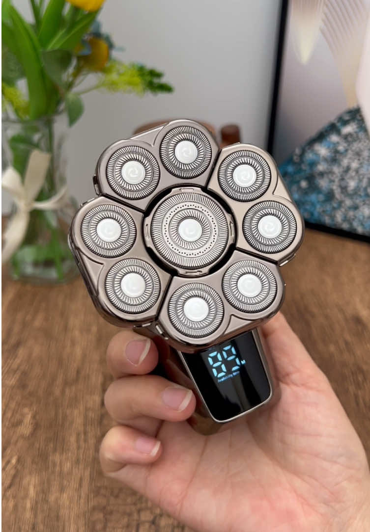 6-in-1 nine-blade electric shaver, waterproof, suitable for both wet and dry use, always keeping your beard smooth.#electricshaver #headshaver #mensgrooming #wetdryshaver #Grooming