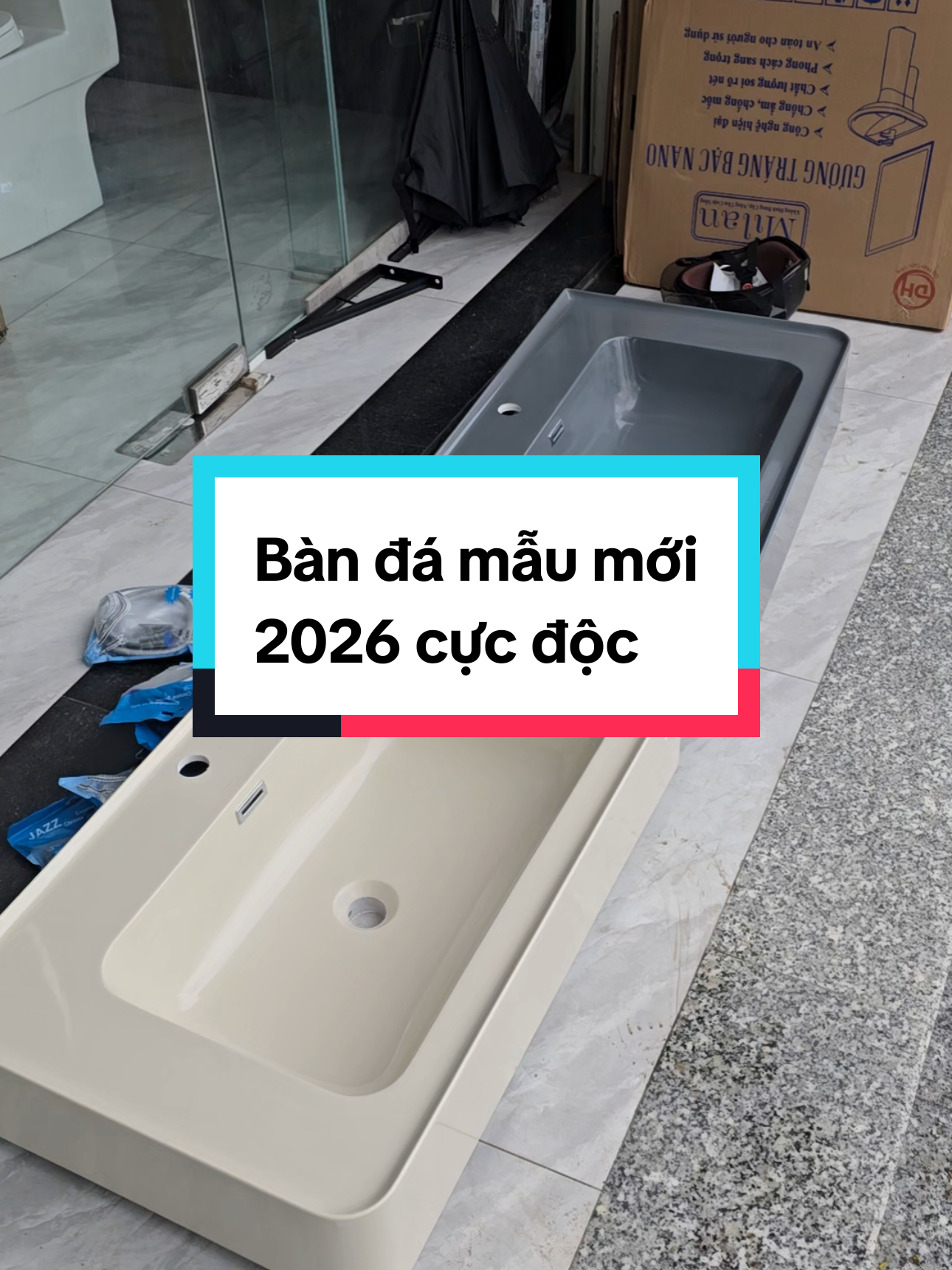 🔥 BÀN ĐÁ NGUYÊN KHỐI 2026 – SIÊU BỀN, GẦN NHƯ “KHÔNG THỂ HƯ HỎNG” 🔥 Nếu anh chị đang tìm một mặt bàn lavabo vừa đẹp – vừa bền – vừa sang 👉 thì bàn đá nguyên khối mẫu 2026 chính là lựa chọn đỉnh cao! 💎 Điểm nổi bật của bàn đá nguyên khối 2026: 🪨 1️⃣ Đá nguyên khối cao cấp ✅ Kết cấu đồng chất – cứng chắc từ trong ra ngoài ✅ Chịu lực tốt – hạn chế nứt vỡ ✅ Chống thấm – chống ố – chống bám bẩn ✅ Độ bền vượt trội theo thời gian ✨ 2️⃣ Thiết kế mẫu mới 2026 ✅ Kiểu dáng hiện đại – bo góc tinh tế ✅ Phù hợp mọi phong cách phòng tắm ✅ Dễ kết hợp với tủ nhựa PVC, mặt sứ Caesar, lavabo cao cấp 💧 3️⃣ Tối ưu cho phòng tắm Việt Nam 👉 Không sợ nước – không sợ ẩm – không sợ xuống cấp 👉 Dùng lâu vẫn đẹp như mới 👉 Đầu tư 1 lần – sử dụng nhiều năm 📊 So sánh nhanh: ❌ Đá thường: dễ thấm nước – dễ ố màu ✅ Đá nguyên khối: bền – đẹp – giá trị lâu dài 📝 Sticker note: 🪨 “Đá nguyên khối 2026” 💎 “Siêu bền – siêu cứng” 💧 “Chống thấm vượt trội” 🔥 “Đỉnh cao phòng tắm” 💰 “Đầu tư xứng đáng” 📍 Showroom Thiết bị vệ sinh: 👉 480 Nguyễn Đình Tựu nối dài, An Khê, Thanh Khê, Đà Nẵng 📍 Showroom Bếp & Nội thất: 👉 Nguyễn Phước Nguyên, An Khê, Thanh Khê, Đà Nẵng 📞 Hotline/Zalo: 0906.419.493 🌐 Website: phongtamdanang.com 💬 Inbox ngay để xem mẫu thực tế + báo giá chi tiết! #bandanguyenkhoi #bandalavabo #da2026 #thietbivesinh #phongtamdep        