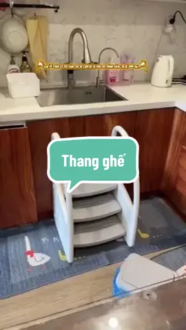 Thang ghế kê chân có tay cầm giúp bé tự lập an toàn 👶🪜 #thangkechan #ghechobe #tulapchobe #antoanchobe #mevabe 