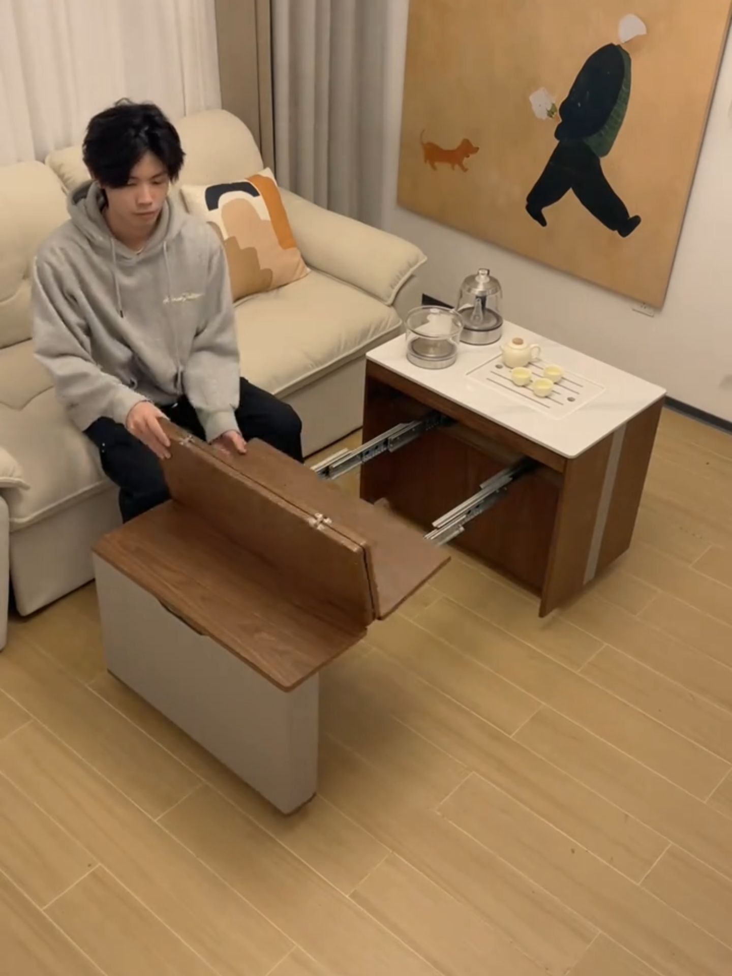 必要な時に広げて、使わない時はコンパクトに。まるで魔法のような多機能ローテーブル。✨ GOOGLEで【MUTUKISTYLE+テーブル】を検索して、商品をGET!!!。 https://www.mutukistyle.com/ #テーブル #折りたたみ#家具#インテリア #ホーム＃無垢材