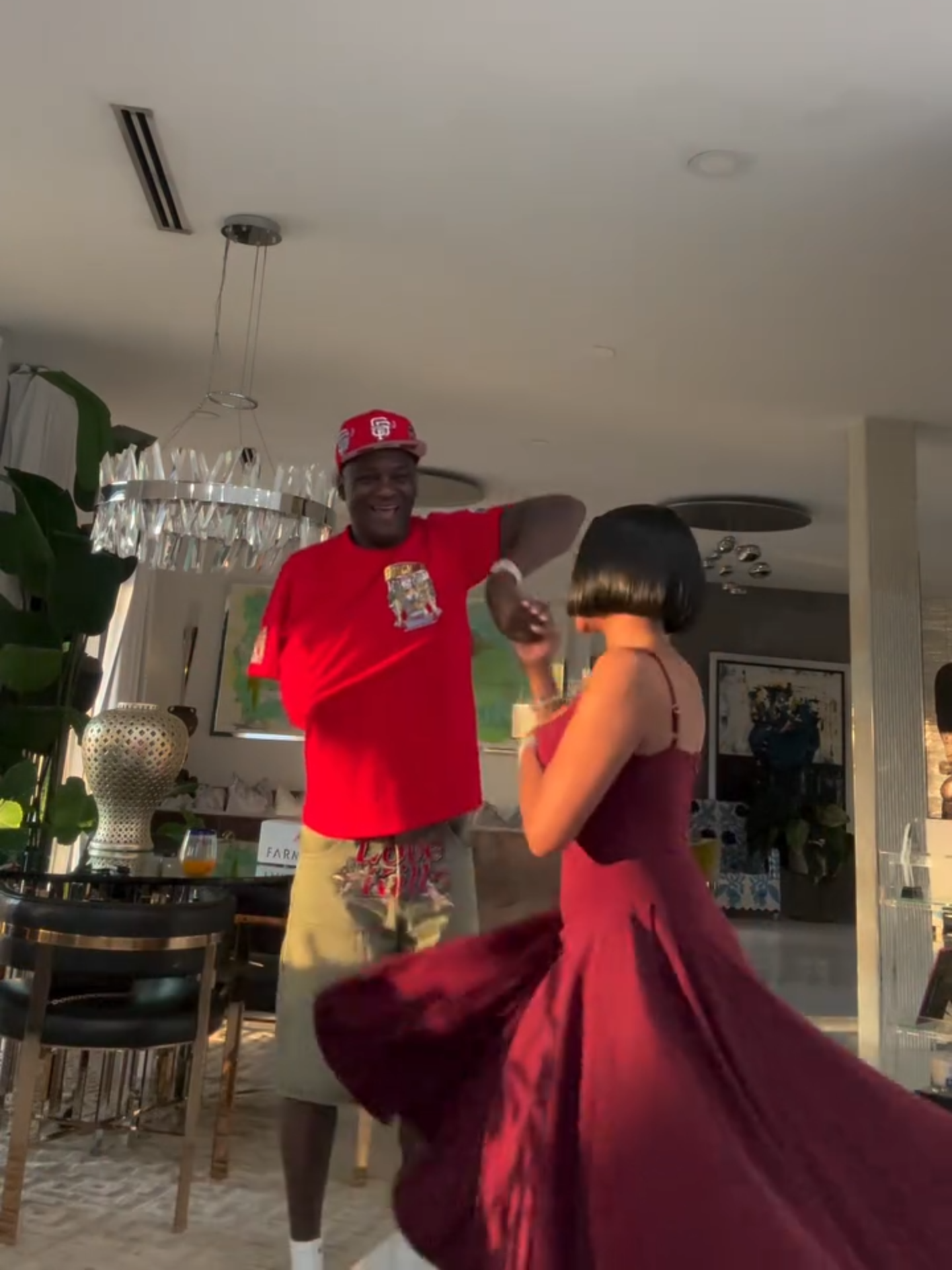 When’s the last time you grabbed your man and just… danced? No reason. No crowd. Just y’all, the music, and the moment. Because dancing feeds your soul. It’s how your body says, “I feel safe here. I feel loved here.” No words, just rhythm. Just connection. Tonight, don’t wait. Turn the music on. Pull him close. And let love lead @ogboobieblack_bwa ❤️