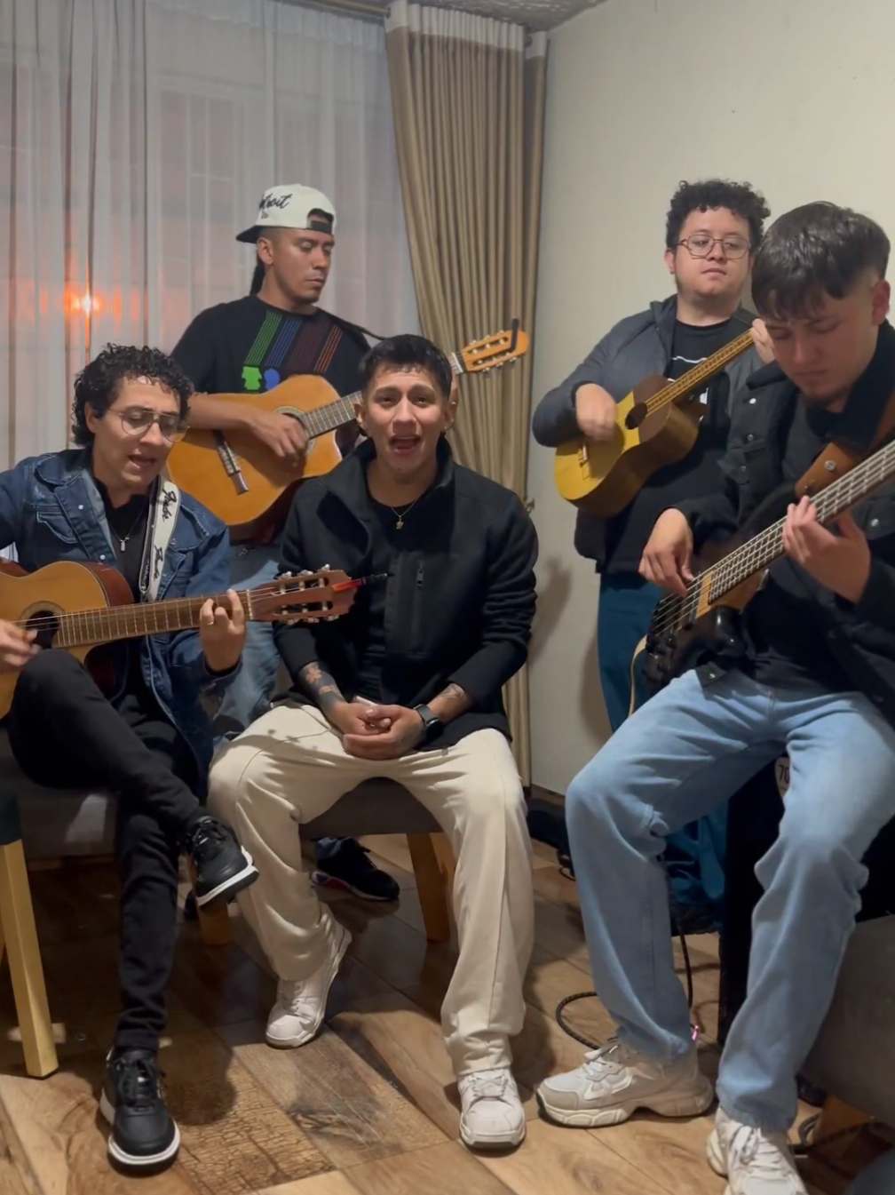#musicapopularcolombiana #agropecuaria #mediosed #guitarra #cantina 