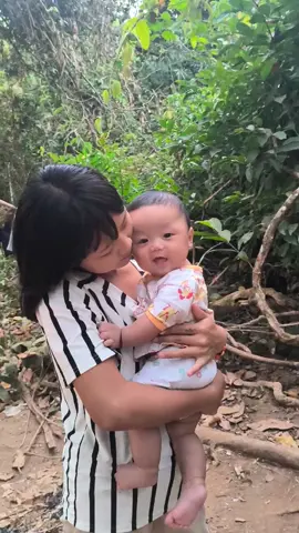 ဘယ်သူကပိုချောတာလဲ🥰🥹