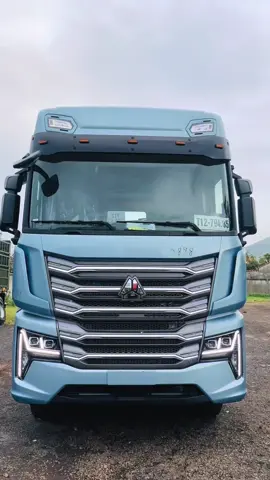 Tiếng nổ máy của TS7-H 460 HP động cơ Weichai thế hệ mới siêu tiết kiệm nhiên liệu. -Mooc cổ cò 45ft của nhà Junton với nước sơn tĩnh điện cực kỳ sắc nét. -Combo dành cho quý khách hàng chạy cont, cảng,… Liên hệ 0967.679.540 (Em Đăng) hỗ trợ tư vấn báo giá. #weichai #howo #xedaukeo #phuyen #daklak