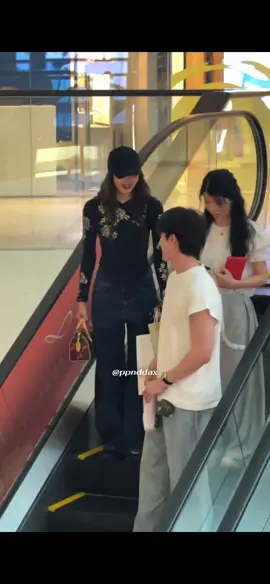 น้องบลู กับ เจ้เจ๊ลิซ คนสวยฮะ !!!🥰 Cr:ppnddax  #LISA #เทรนด์วันนี้ #LALISAMANOBAL #บลูพงศ์ทิวัตถ์ #ไวรัลมาแรง 
