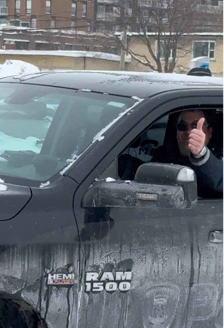 Police undercover RAM truck with license plate covered with snow, should they me ticketed like everyone else. #policeoftiktok #qubectiktok #spvm #police #cops 
