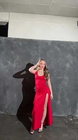 #reddress #fotoshooting #fyppp #viral #dresses @movement.photos 