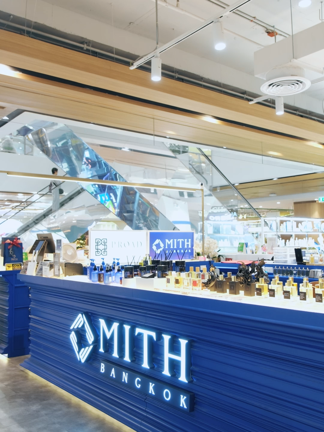 💖 ฉลองวาเลนไทน์ด้วยผลิตภัณฑ์จาก MITH พร้อมประสบการณ์สุดพิเศษ MITH Privilege ที่ทำให้ทุกช่วงเวลาของความรักกลายเป็นความทรงจำที่พิเศษยิ่งกว่าเดิม 💖 Celebrate love with MITH. Exclusive moments await with MITH Privilege, where every expression of love becomes unforgettable. สอบถามเพิ่มเติมที่ LINE OA: @mithbangkok #MITH #MITHBANGKOK #MITHPrivilege #Valentine #วาเลนไทน์