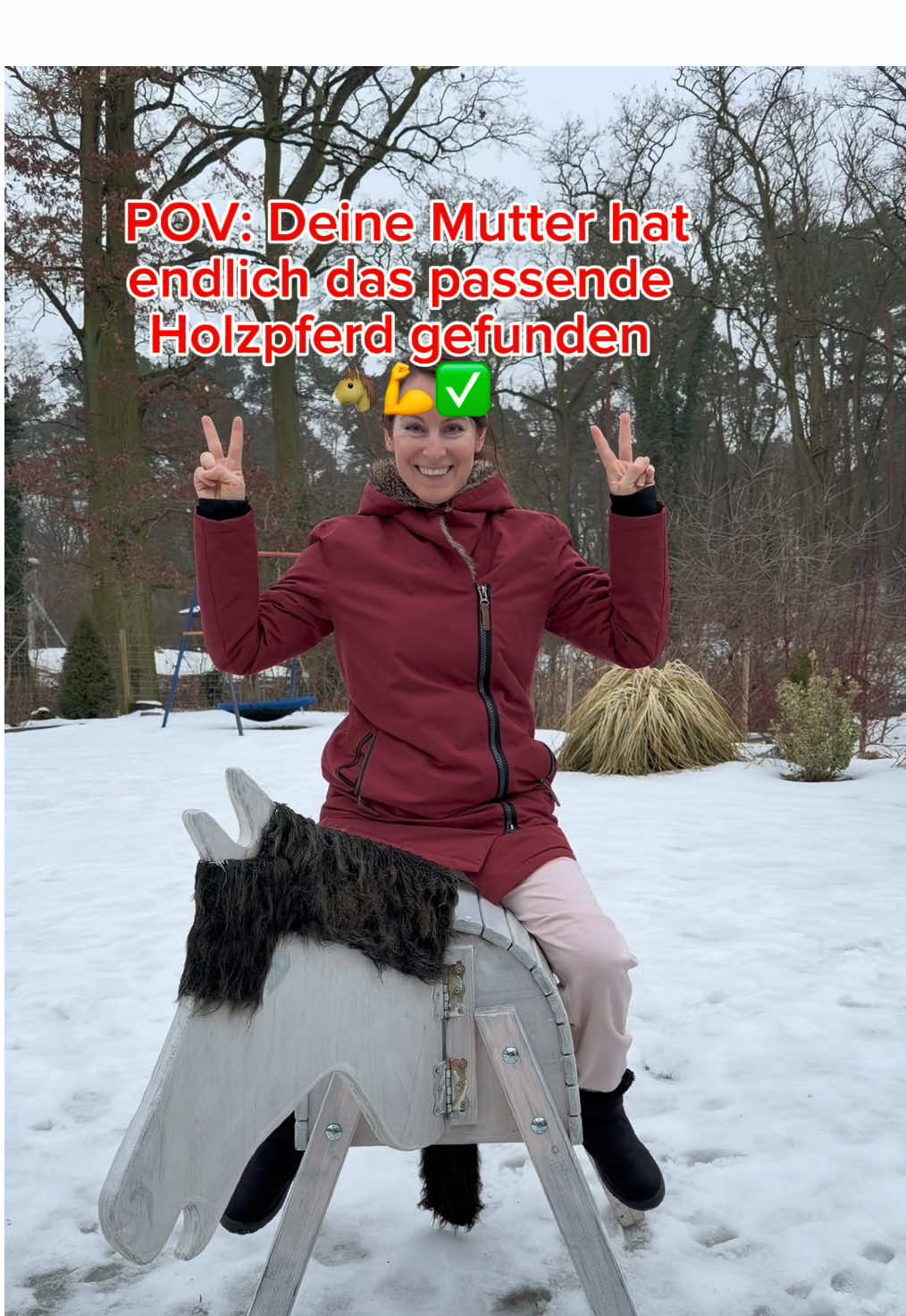Meine mutter und die holzpferde 😂😂😂 #videoviral #woodenhorse #holzpferd #mom #funnymom 