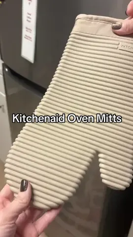 If you’ve ever grabbed a hot pan with a dish towel… this is your sign. These silicone oven mitts cover your arms, don’t soak up heat, and are so much safer. #kitchenhack #ovenmitts #kitchenessentials #tiktokshopstockup 