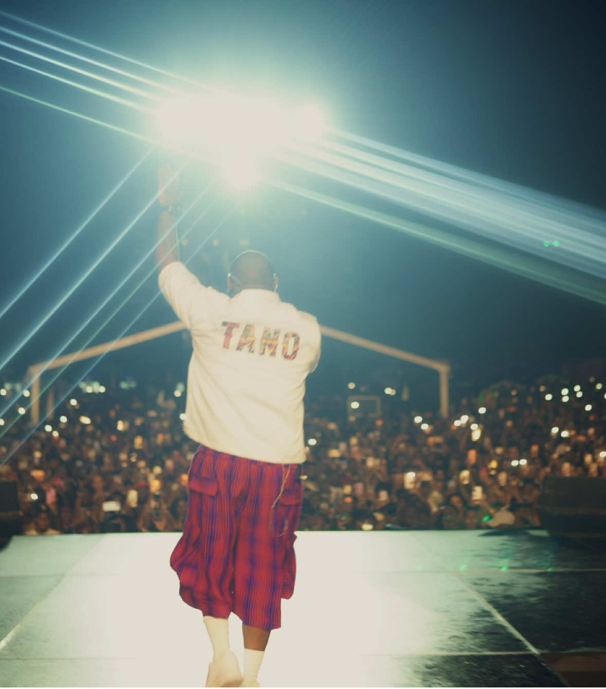 Tanzania was OUTSIDE 🇹🇿Big up yourselves 🔥 Europe fans get your #5IVEAliveTour Tickets in my bio #davido 