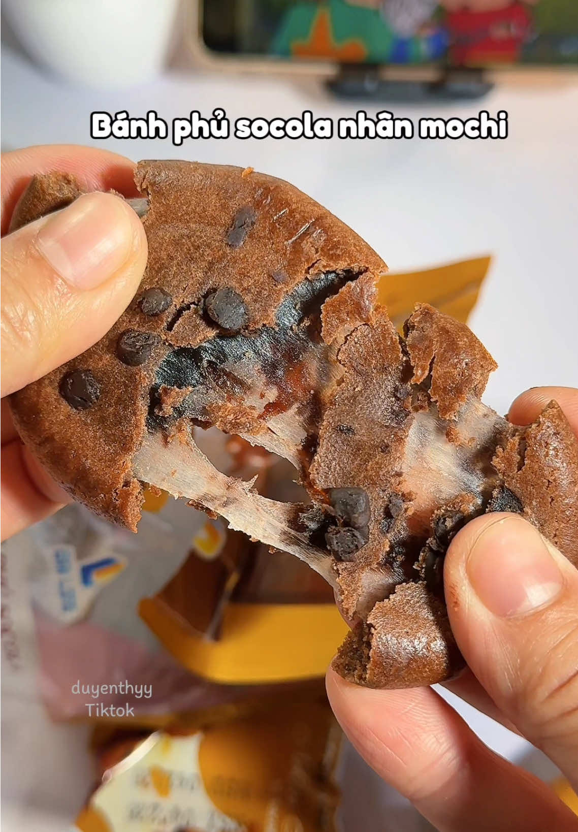Bánh phủ socola nhân mochi Đại Long
