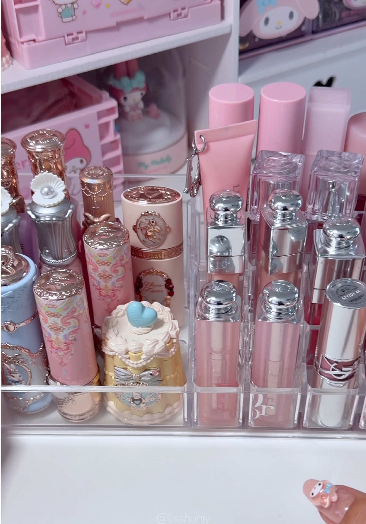 Organize my lipsticks🤭🌸 #makeup #organizewithme #lipstick #pink #paratii 