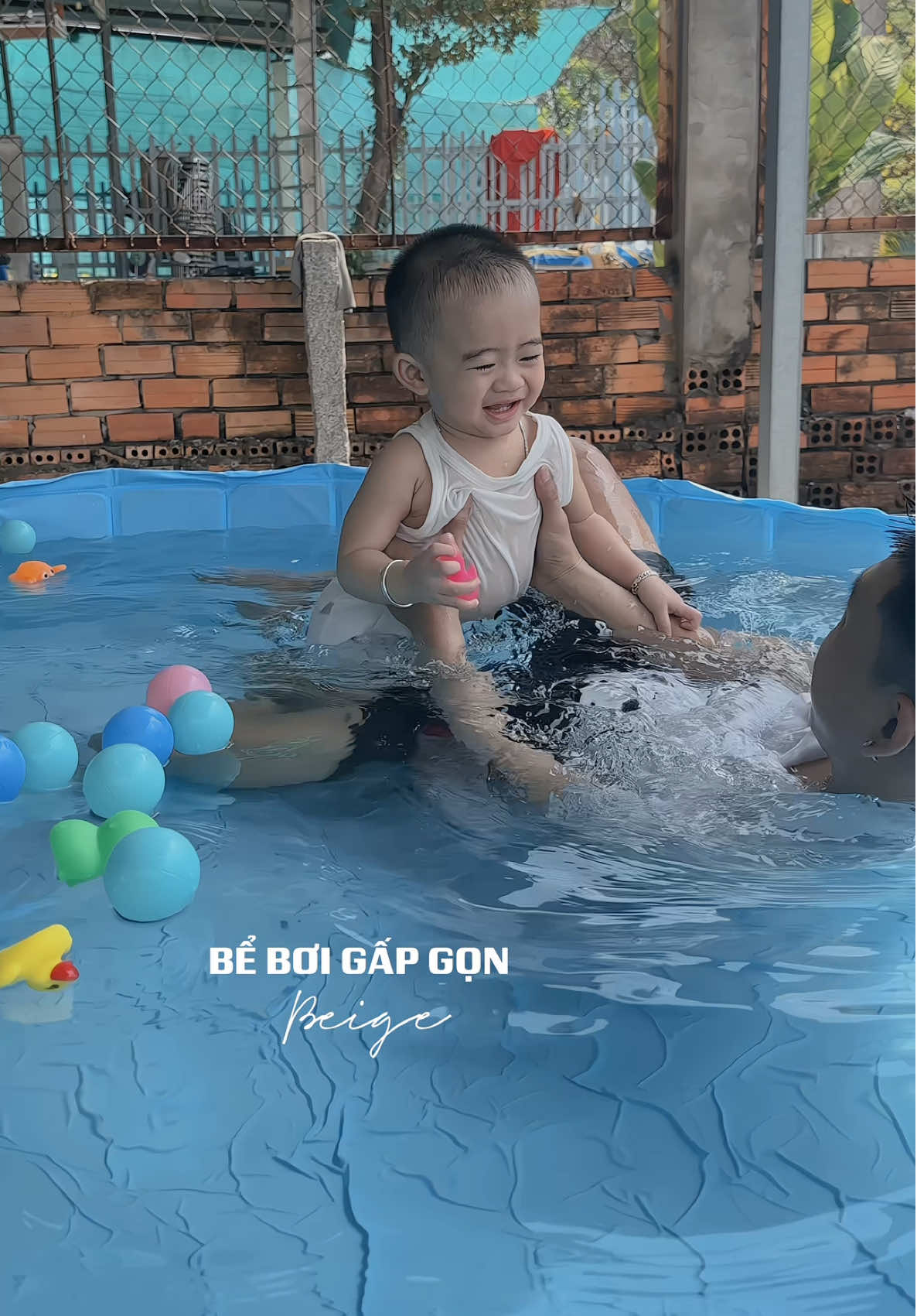 Bể bơi gấp gọn tiện lợi, cho con tắm tại nhà vừa sạch sẽ, an toàn mà còn tiết kiệm nữa. Mấy mom tham khảo nha  #beige #beboichobe #beboigapgon #beboi #xuhuong 