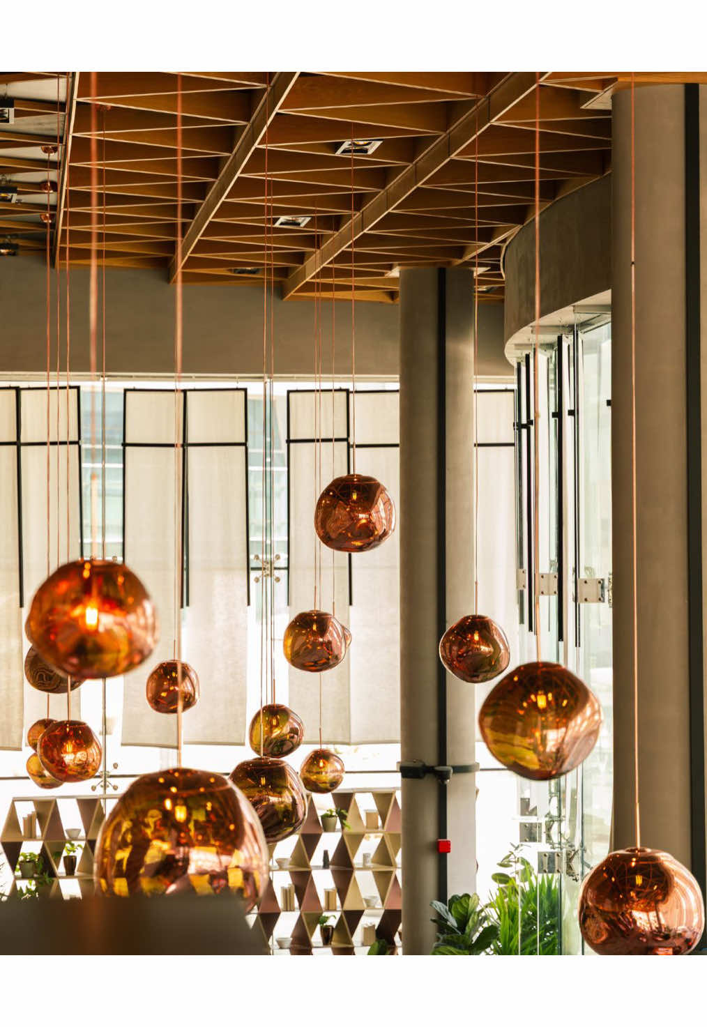 A space for every moment, from breakfast to dinner. مكان يناسب كل لحظة، من الفطور إلى العشاء