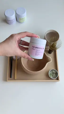 สาหร่ายเลิฟเวอร์ถูกใจสิ่งนี้!  Haku x Uji Special 03 เป็นมัทฉะฝั่งสาหร่ายที่ไม่เหม็นเขียวอ่ะ!  บ้านนี้ทำฝั่งUjiดีมาก 🤍🍵 Uji Special 03 (uji-kyoto) สีเขียวสด ไม่สาหร่ายจ๋า(โทนเขียว) หอมหวาน หวานปลายยาวๆ  ฟลอรัลตอนกลืน อูมามิ นุ่มละมุน ไม่ขมไม่ฝาด กินง่ายมากๆ 🌱🌟 01 02 03ต้องลองให้ครบ!  #matcha #มัทฉะ #matchalover #matchatok #hakumatcha 