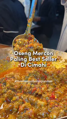 Oseng merconnya dijamin bikin pengen balik lagi!🤤 . . . #nyaritempatbarengiandian #placetogobandung #kulinerbandung #kulinercimahi #osengmerconbandung 