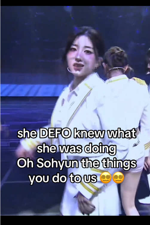 That damn smirk.. ngh #Sohyun #Cover #tripleS #fineshyt #fyp Park Sohyun tripleS fake love cover bts