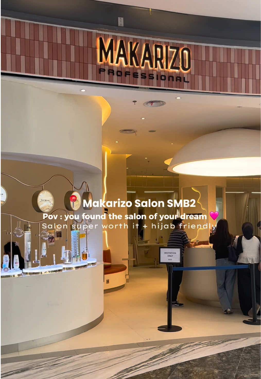 Finally nyobain salonnya makarizo yang baru buka 🙌🏻🙆🏻‍♀️ Jujur selain produknya yang emang sebagus itu BINTANG 5 ⭐️⭐️⭐️⭐️⭐️ buat salonnya lovee bgt bgt sama pelayanannyaaa, bener bener informatif dan ramah parah ditambah salonnya yg homeey banget buat aku yg hijaban 🥹🩷 📍SMB2 Makarizo Salon (Sebelah MOC) @MakarizoProfessional  ⏳ Open Hours : Senin-Minggu 10.00-22.00 #salonbekasi #makarizoprofessional #makarizo #salonmakarizo 
