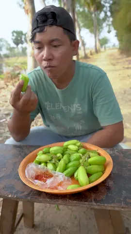 Outdoorfood SIMPLE But USEFUL Wow Eating Sour Fruit Taling Ting in Forest #forest #survival #camping 