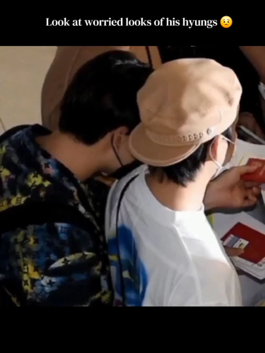 Jungkook was tired or wasn't feeling wel at the airport. He was leaning heavily on Taehyung. You can see his hyung giving him worried looks 😟 #jungkook #airport #taehyung #leaning #fyp 