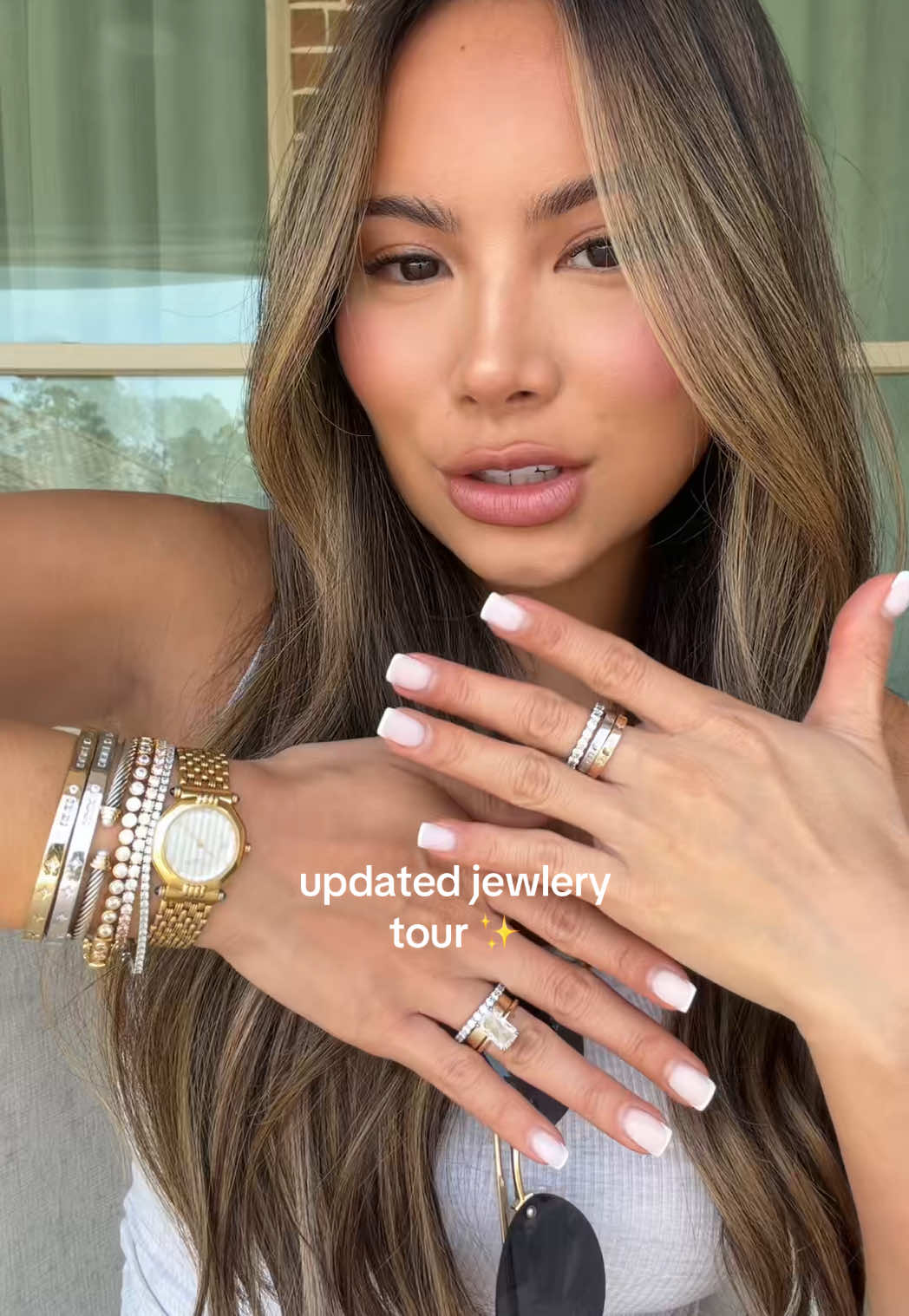 If you are two-toned jewlery lover, this is for you ✨ #jewlerytour #twotonedjewelry #goldandsilver #armcandy #braceletstack 