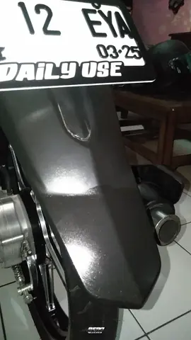 gasken cuy yang mau body atau ban motornya hitam kaya baru pakein tire dressing dari auto detailing ini aja cuy #autodetailing #tire #dressing #perawatanmotor 