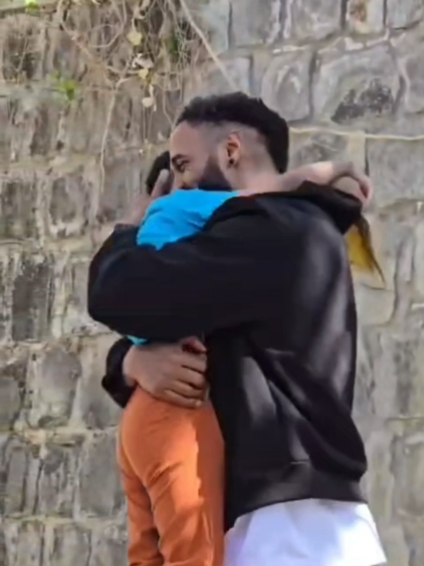 I hugged my son after 1 year!!! Glory to God 🙏 I love you so much natusha❤ #ethiopia  #ethiopian_tik_tok  #fatherandson #reunion #family