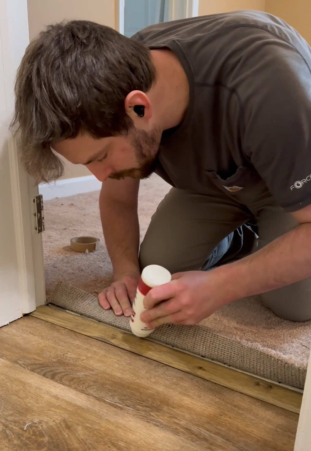 This is how you install those pesky 4in1 vinyl transitions.  #flooring #carpet #lvp #floorcovering #vinylplank  