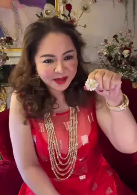 Cùng chiêm ngưỡng Kim Cương trái tim 20 carat của Chú Dũng dành cho Cô Hằng nhân ngày 8/3 sắp tới. Trên tay đeo Kim Cương sương sương hơn 10 chẹo đô 💎💎💎 #ceonguyenphuonghang #xaykenhtiktok #lenxuhuong #vairal #creatorsearchinsights 
