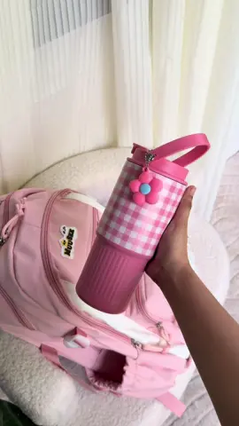 yay! a perfect tumbler for my pink bag💅🏻✨ #pinktumbler #affordabletumbler #cutetumbler #tumblerforhotandcold #tumblerwithstraw 