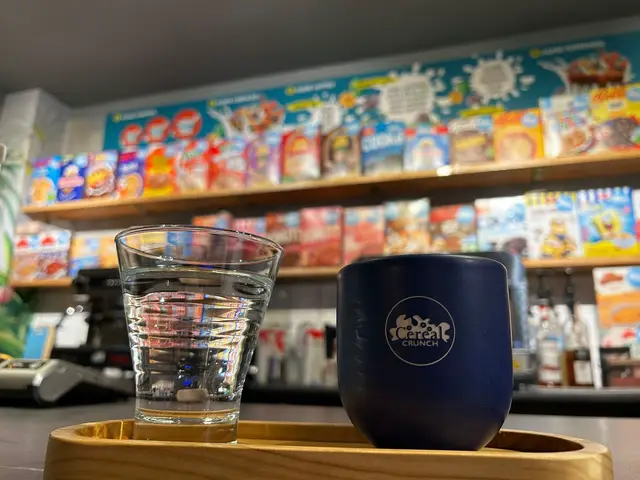 Coffee time? 🥹🤍 Noul blend de la Cereal Crunch e aici! Ne găsiți la următoarele adrese: 📍Bd. Națiunile Unite 3-5 📍Auchan Drumul Taberei 📍Bd. Metalurgiei 468-472